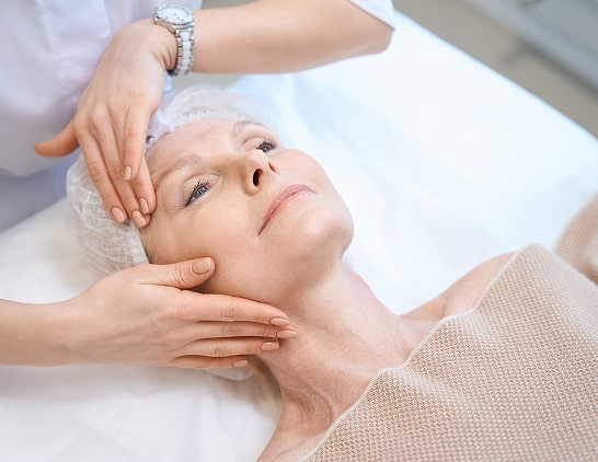 top-view-of-mature-woman-in-cosmetic-cap-getting-f-2024-10-21-22-23-57-utc 1-min.jpg top-view-of-mature-woman-in-cosmetic-cap-getting-f-2024-10-21-22-23-57-utc 1-min.jpg