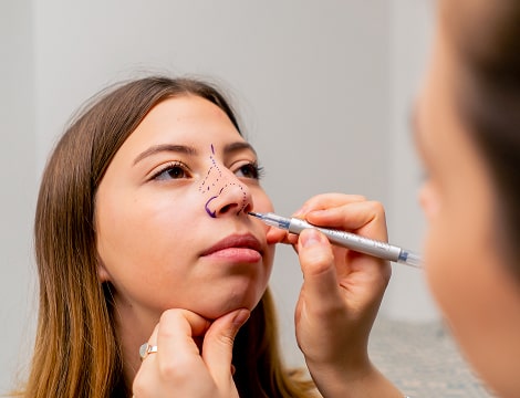 close-up-plastic-surgeon-makes-marks-on-a-patient-2024-11-26-10-43-53-utc 1 (1)-min.jpg close-up-plastic-surgeon-makes-marks-on-a-patient-2024-11-26-10-43-53-utc 1 (1)-min.jpg