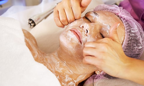 cosmetologist-applies-a-moisturizing-mask-on-fema-2024-11-26-04-02-49-utc (1)-min.jpg cosmetologist-applies-a-moisturizing-mask-on-fema-2024-11-26-04-02-49-utc (1)-min.jpg