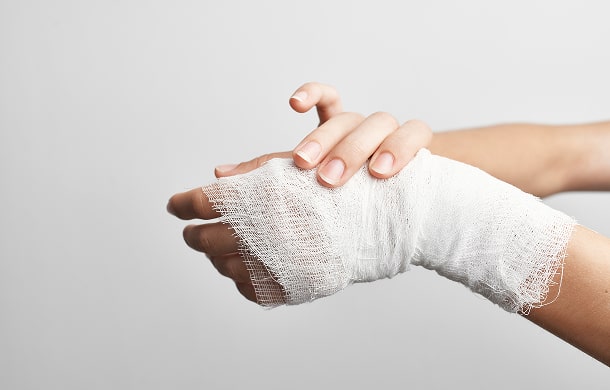 bandaged-arm-grass-pain-treatment-hospitalization-2025-03-10-21-14-23-utc 1-min.jpg bandaged-arm-grass-pain-treatment-hospitalization-2025-03-10-21-14-23-utc 1-min.jpg