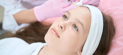 cosmetologist-makes-injection-for-acne-treatment-t-2025-03-09-22-52-52-utc 1.jpg cosmetologist-makes-injection-for-acne-treatment-t-2025-03-09-22-52-52-utc 1.jpg